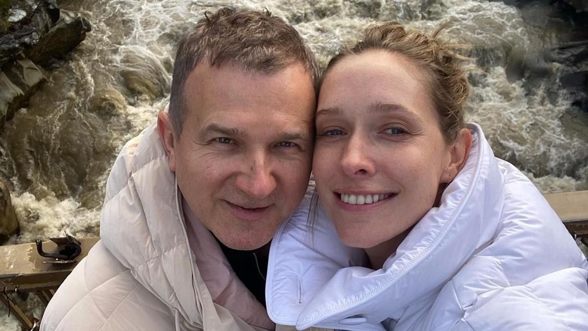 Катя Осадча та Юрій Горбунов відпочивають у Яремче: колоритні фото - Україна новини - Showbiz Катя Осадча та Юрій Горбунов відпочивають у Яремче: колоритні фото - Україна новини - Showbiz