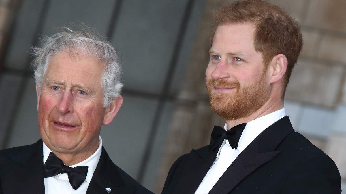 Крок до примирення: принц Чарльз вперше за довгий час позитивно висловився про принца Гаррі - Новини шоу-бізнесу - Showbiz