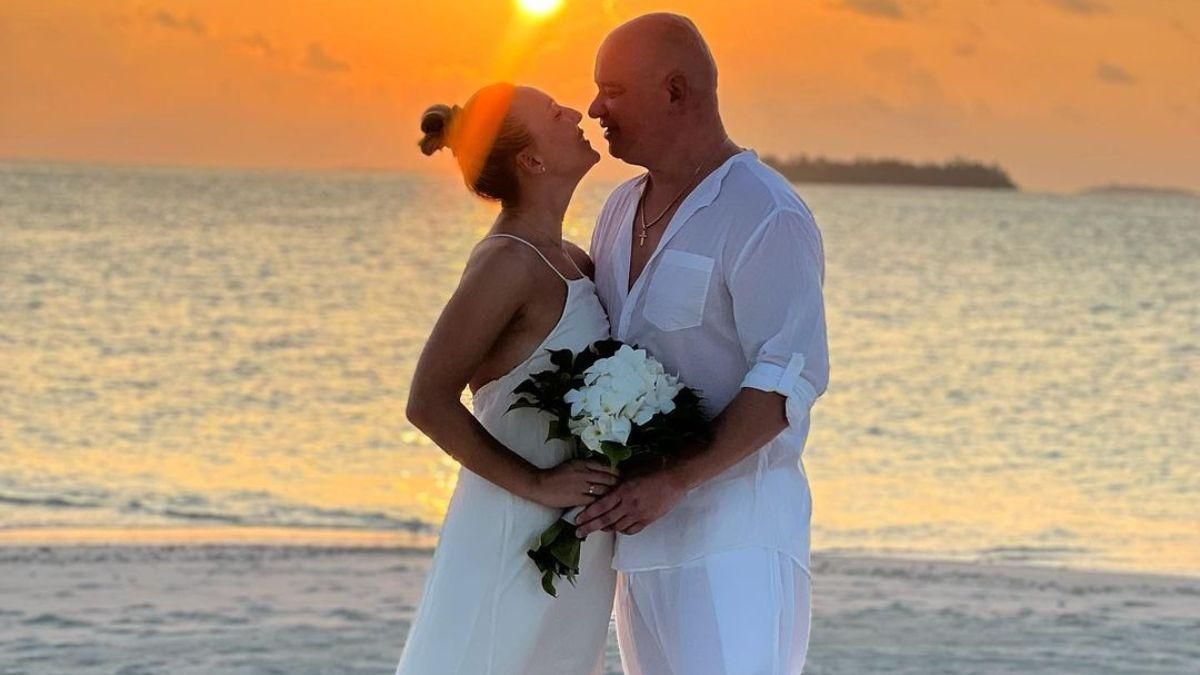 Відпустка на Мальдівах: як Євген Кошовий відпочиває з дружиною - Новини шоу-бізнесу - Showbiz Відпустка на Мальдівах: як Євген Кошовий відпочиває з дружиною - Новини шоу-бізнесу - Showbiz