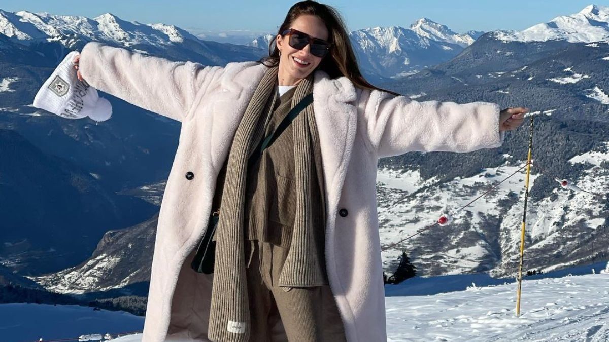 В светло-розовой шубе: жена Владимира Остапчука на курорте во Франции В светло-розовой шубе: жена Владимира Остапчука на курорте во Франции