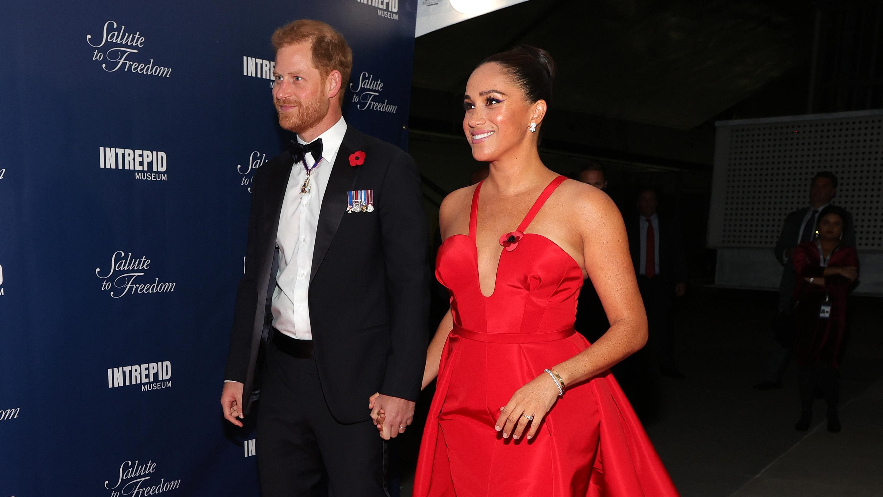 Принц Гаррі уникає зустрічі з акторкою, яка зіграла його маму, – ЗМІ - Новини шоу-бізнесу - Showbiz Принц Гаррі уникає зустрічі з акторкою, яка зіграла його маму, – ЗМІ - Новини шоу-бізнесу - Showbiz