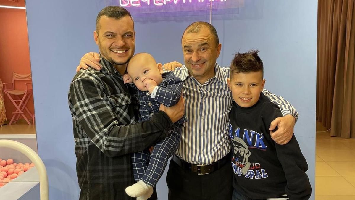 Дружина Віктора Павліка показала, як його діти відреагували на її вагітність: курйозне відео - Новини шоу-бізнесу - Showbiz Дружина Віктора Павліка показала, як його діти відреагували на її вагітність: курйозне відео - Новини шоу-бізнесу - Showbiz