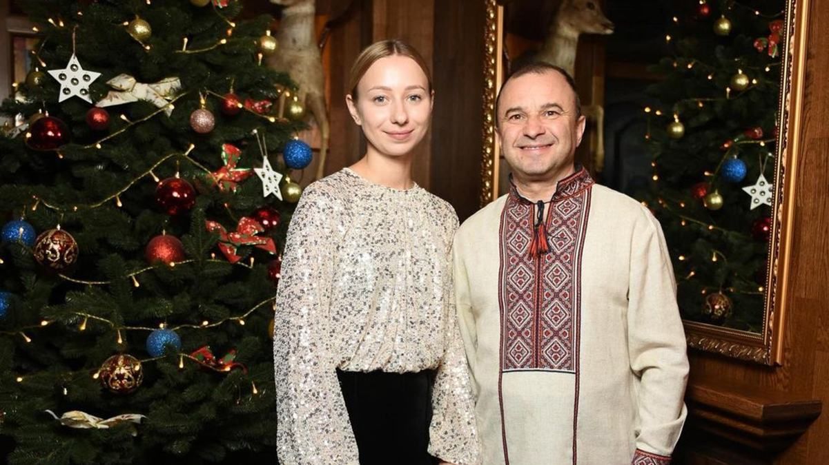 Жена Виктора Павлика призналась, кто из них зарабатывает больше Жена Виктора Павлика призналась, кто из них зарабатывает больше