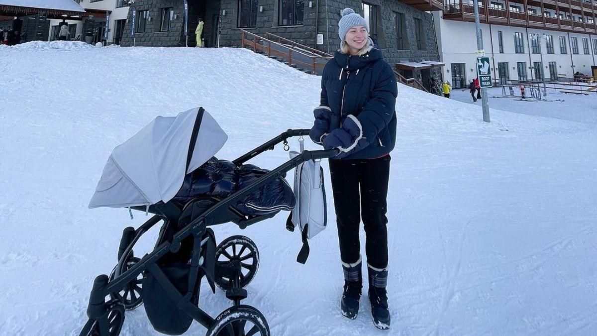 На прогулянці в Буковелі: дружина Віктора Павліка відпочиває з сином - Новини шоу-бізнесу - Showbiz