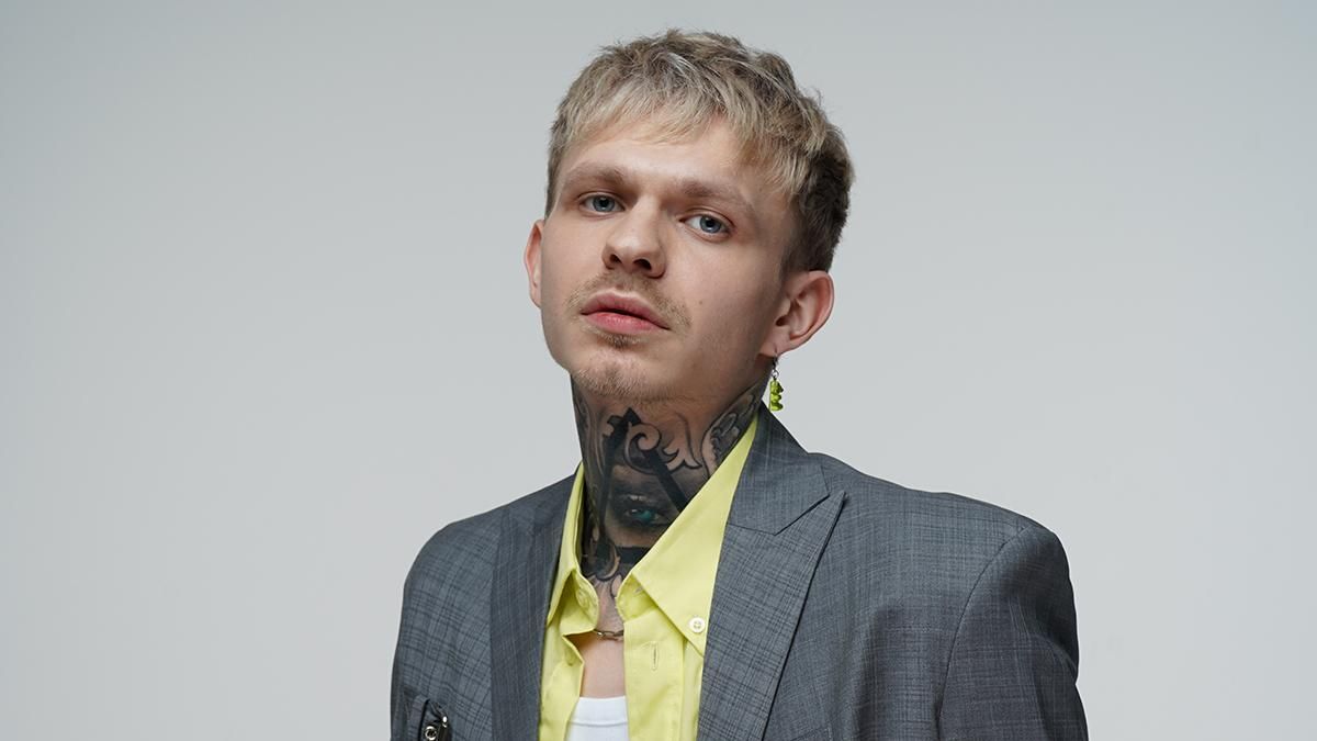 Зірка тіктоку Вася Демчук презентував кліп "Забивай на все", який зняв у людних місцях Києва - Showbiz Зірка тіктоку Вася Демчук презентував кліп "Забивай на все", який зняв у людних місцях Києва - Showbiz