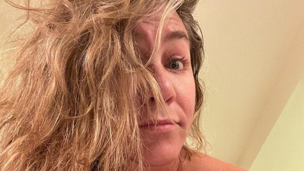 В полотенце и без макияжа: как Дженнифер Энистон выглядит после душа В полотенце и без макияжа: как Дженнифер Энистон выглядит после душа