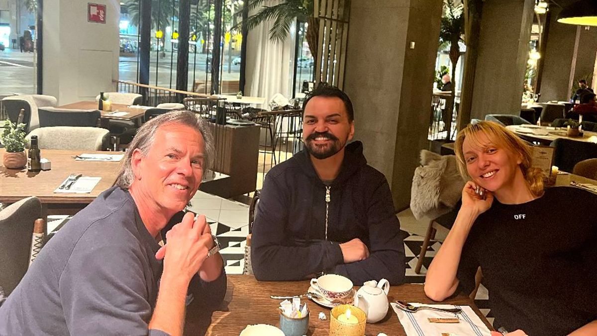 Пока весь шоу-биз отдыхает: Оля Полякова улетела в Испанию записывать хит Пока весь шоу-биз отдыхает: Оля Полякова улетела в Испанию записывать хит