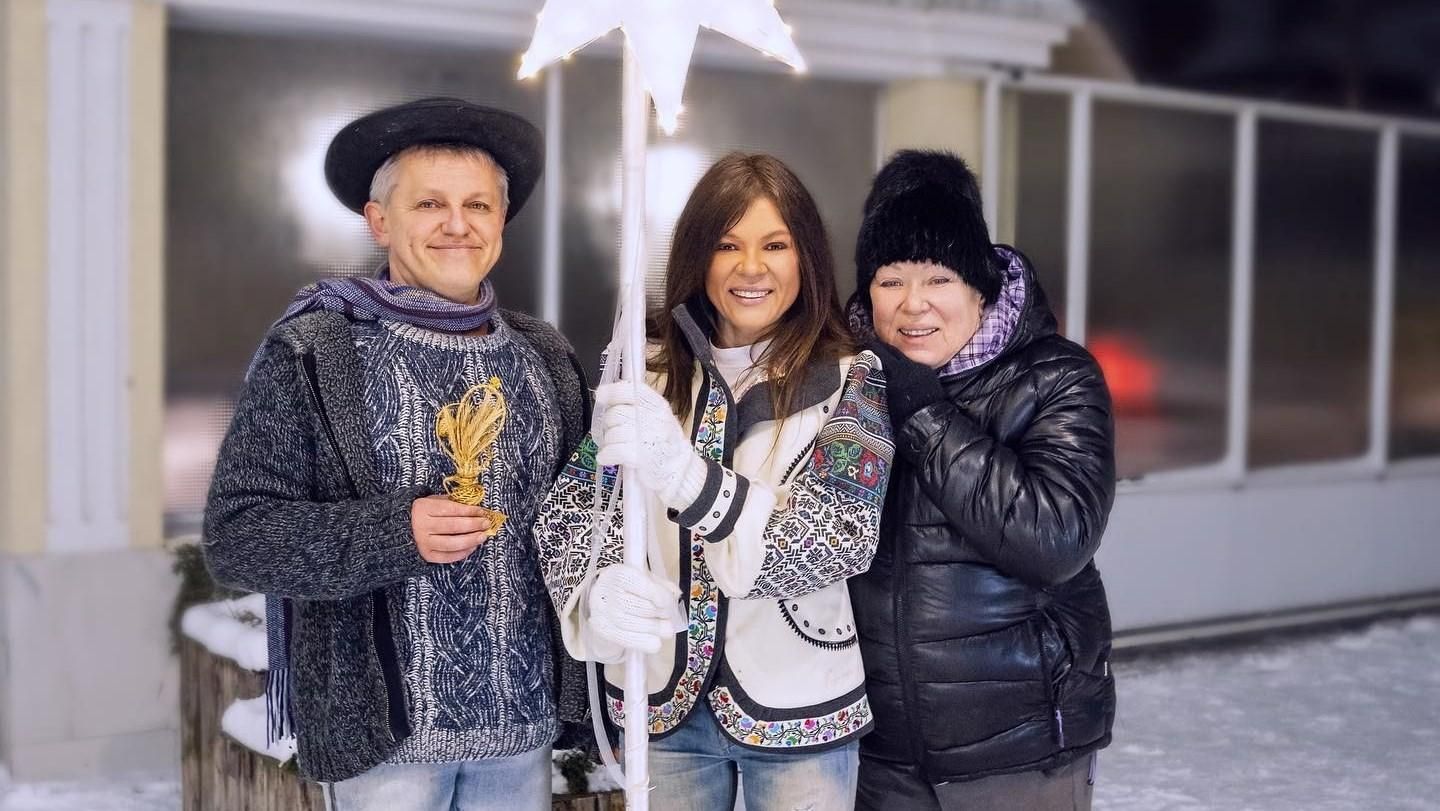 Похожие как две капли: Руслана поразила редким общим фото с мамой Похожие как две капли: Руслана поразила редким общим фото с мамой