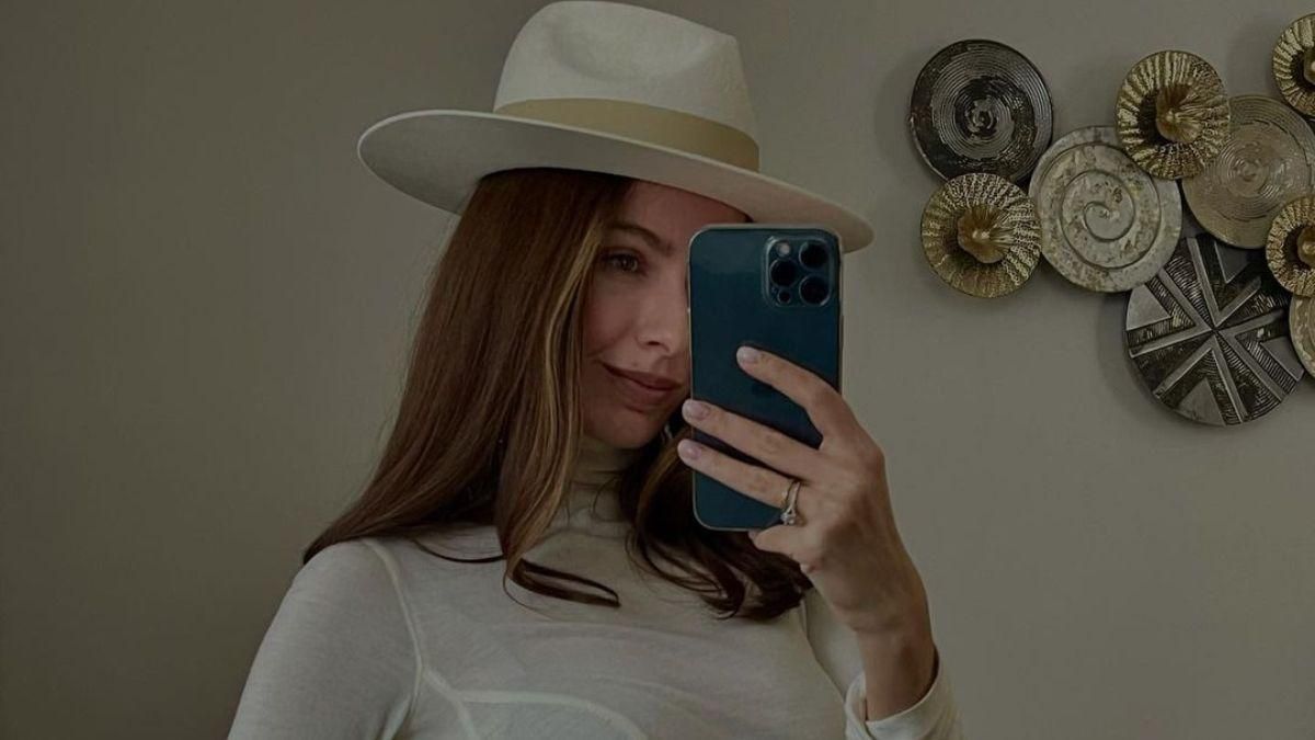 В молочном образе и джинсах: Кристина Горняк продемонстрировала стильный образ В молочном образе и джинсах: Кристина Горняк продемонстрировала стильный образ