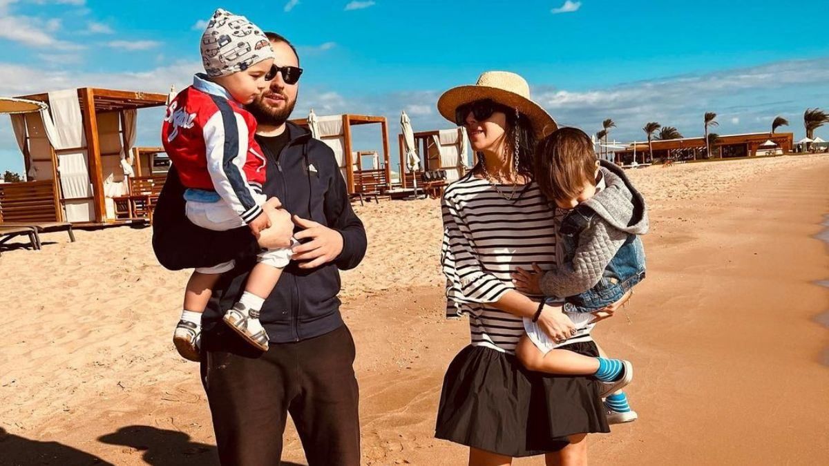 Джамала позировала с мужем и детьми на берегу моря в Египте: трогательные семейные фото и видео