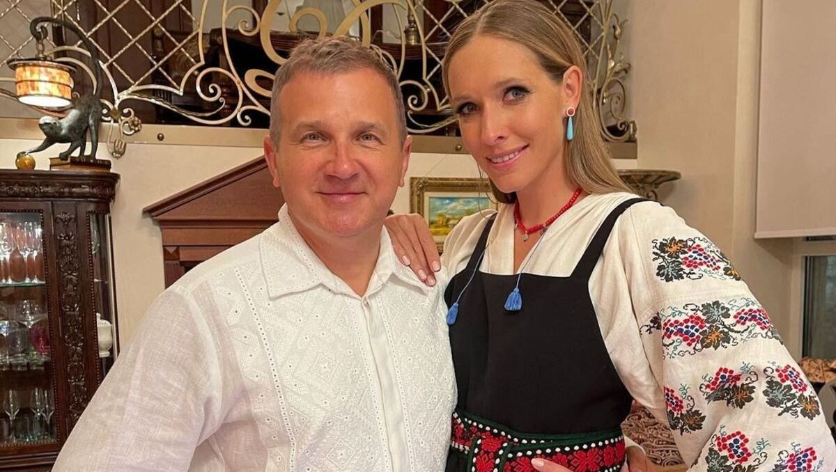 В вышитой рубашке и платье: Катя Осадчая с Юрием Горбуновым поздравила с праздником Крещения