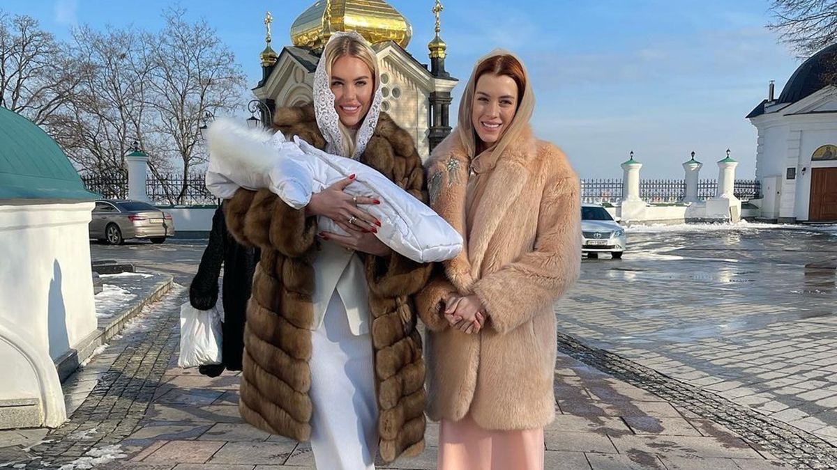 "Мисс Украина Вселенная" Анастасия Суббота окрестила дочь: трогательные кадры