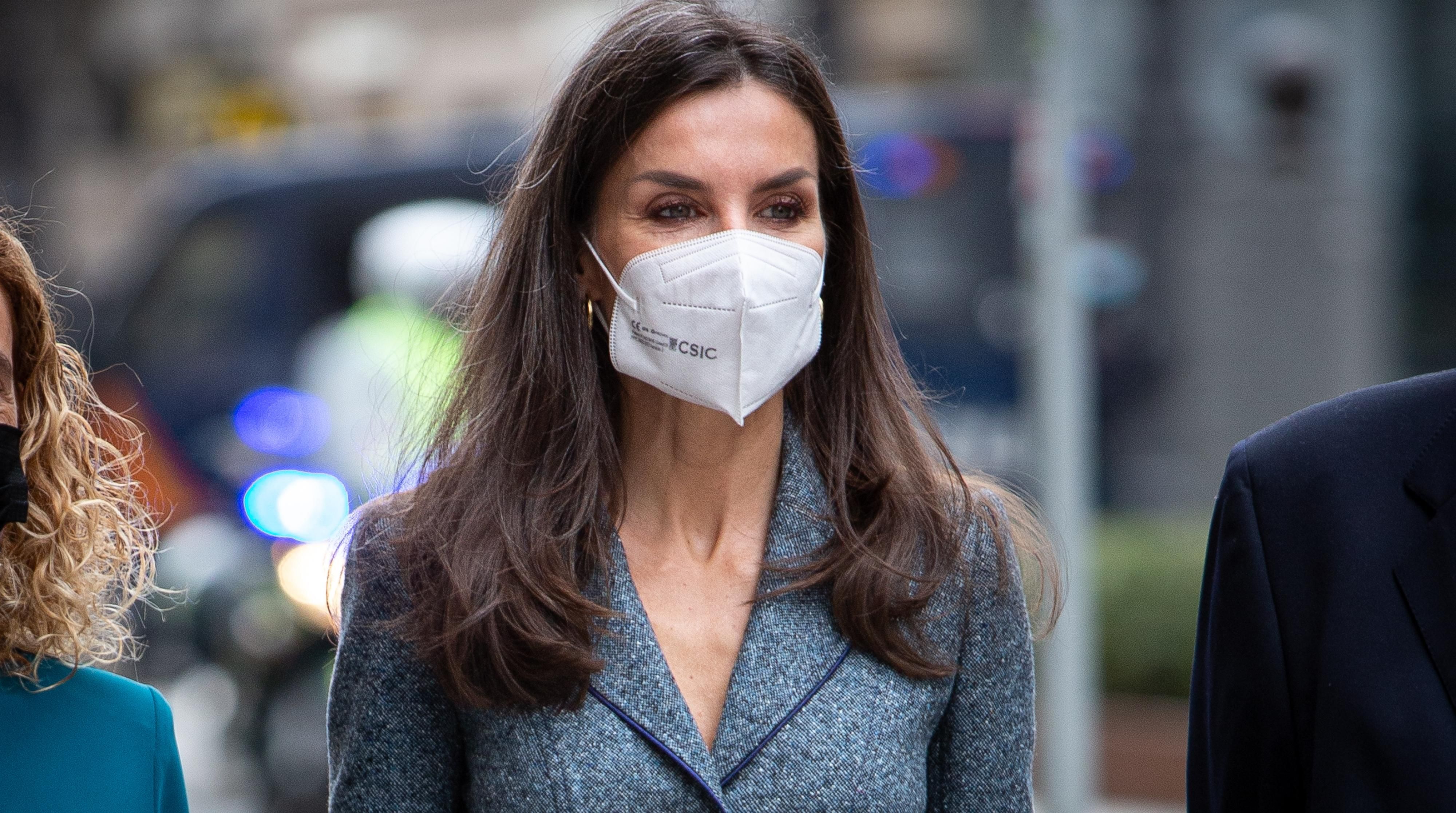 У твідовому костюмі: королева Летиція вразила елегантним образом - Новини шоу-бізнесу - Showbiz У твідовому костюмі: королева Летиція вразила елегантним образом - Новини шоу-бізнесу - Showbiz