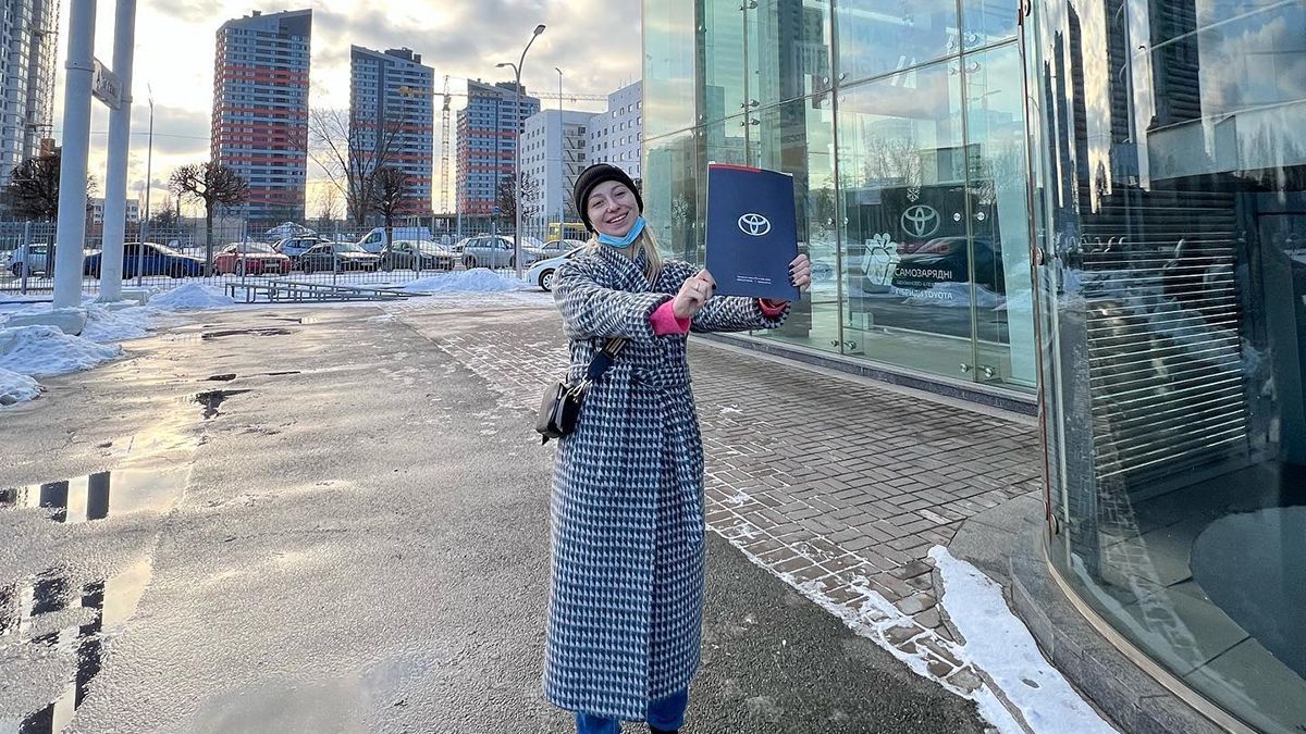 Второй за год: жена Виктора Павлика купила новый автомобиль за миллион гривен Второй за год: жена Виктора Павлика купила новый автомобиль за миллион гривен