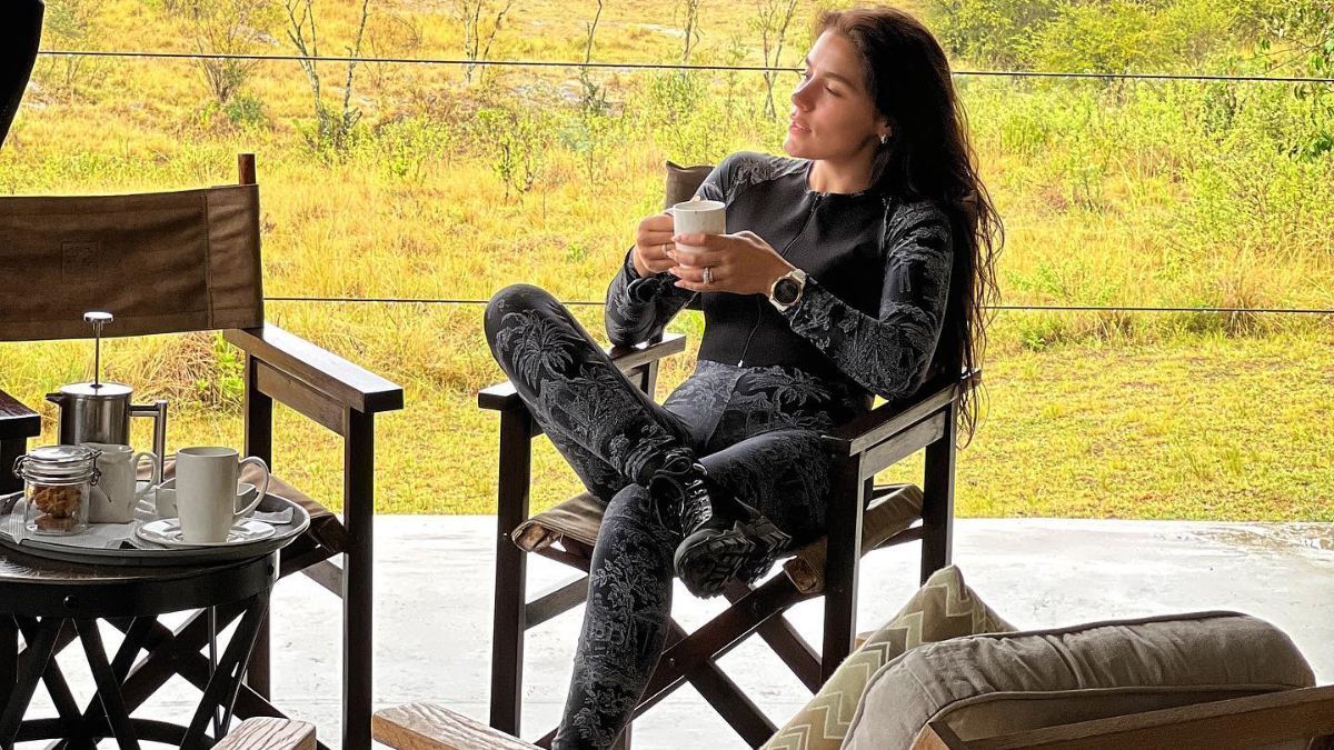 В черном спортивном костюме: Иванна Онуфрийчук показала удобные наряды в Кении В черном спортивном костюме: Иванна Онуфрийчук показала удобные наряды в Кении