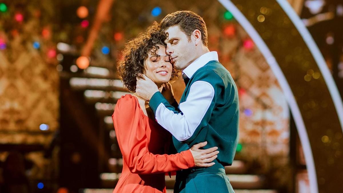 "Случайно целуемся": Артур Логай закрутил роман с женой, когда она встречалась с другим "Случайно целуемся": Артур Логай закрутил роман с женой, когда она встречалась с другим