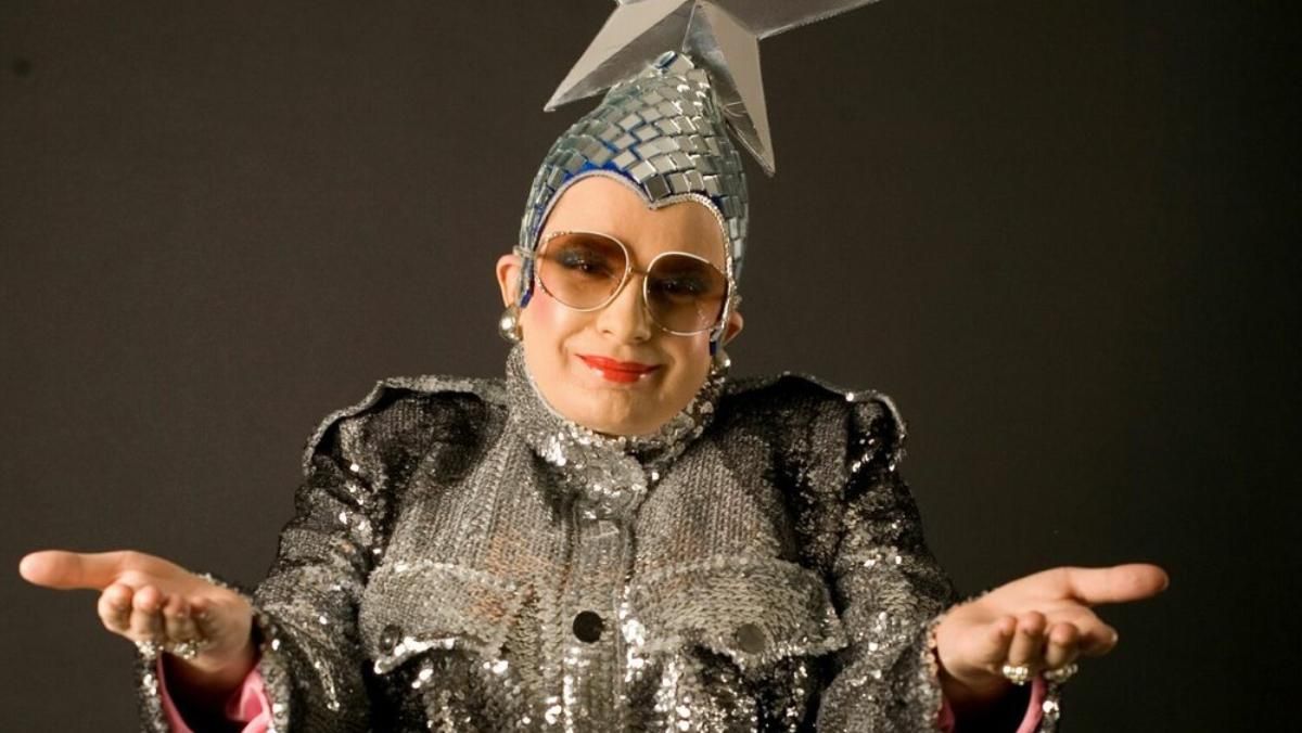 У мережі спливло відео, де Вєрка Сердючка заспівала "Батько наш Бандера" на київській сцені - Новини шоу-бізнесу - Showbiz У мережі спливло відео, де Вєрка Сердючка заспівала "Батько наш Бандера" на київській сцені - Новини шоу-бізнесу - Showbiz