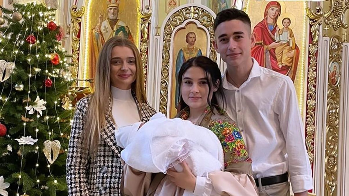 19-річний Роман Сасанчин охрестив доньку: зворушливі кадри з церкви - Новини шоу-бізнесу - Showbiz