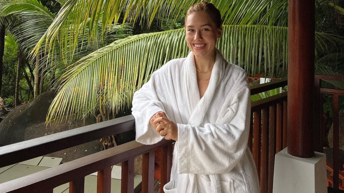 У банному халаті: Даша Квіткова показала, як відпочиває на Сейшелах у період дощів - Showbiz У банному халаті: Даша Квіткова показала, як відпочиває на Сейшелах у період дощів - Showbiz