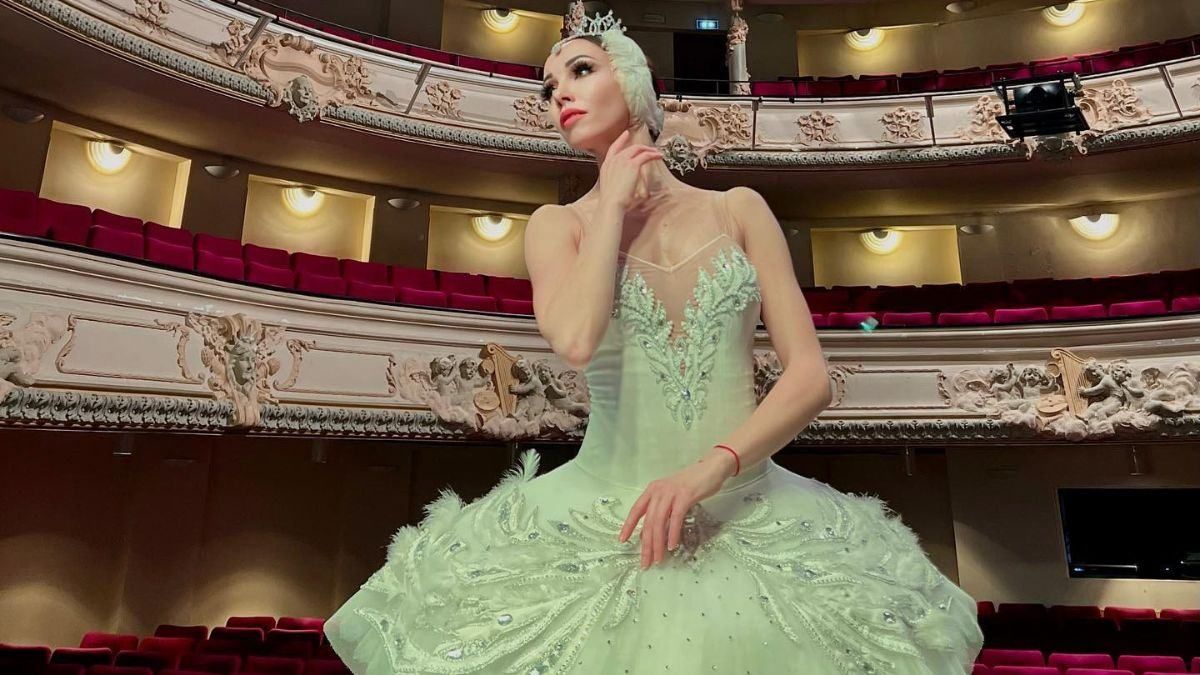 Посеред театру: Катерина Кухар приголомшила ніжним образом - Showbiz Посеред театру: Катерина Кухар приголомшила ніжним образом - Showbiz