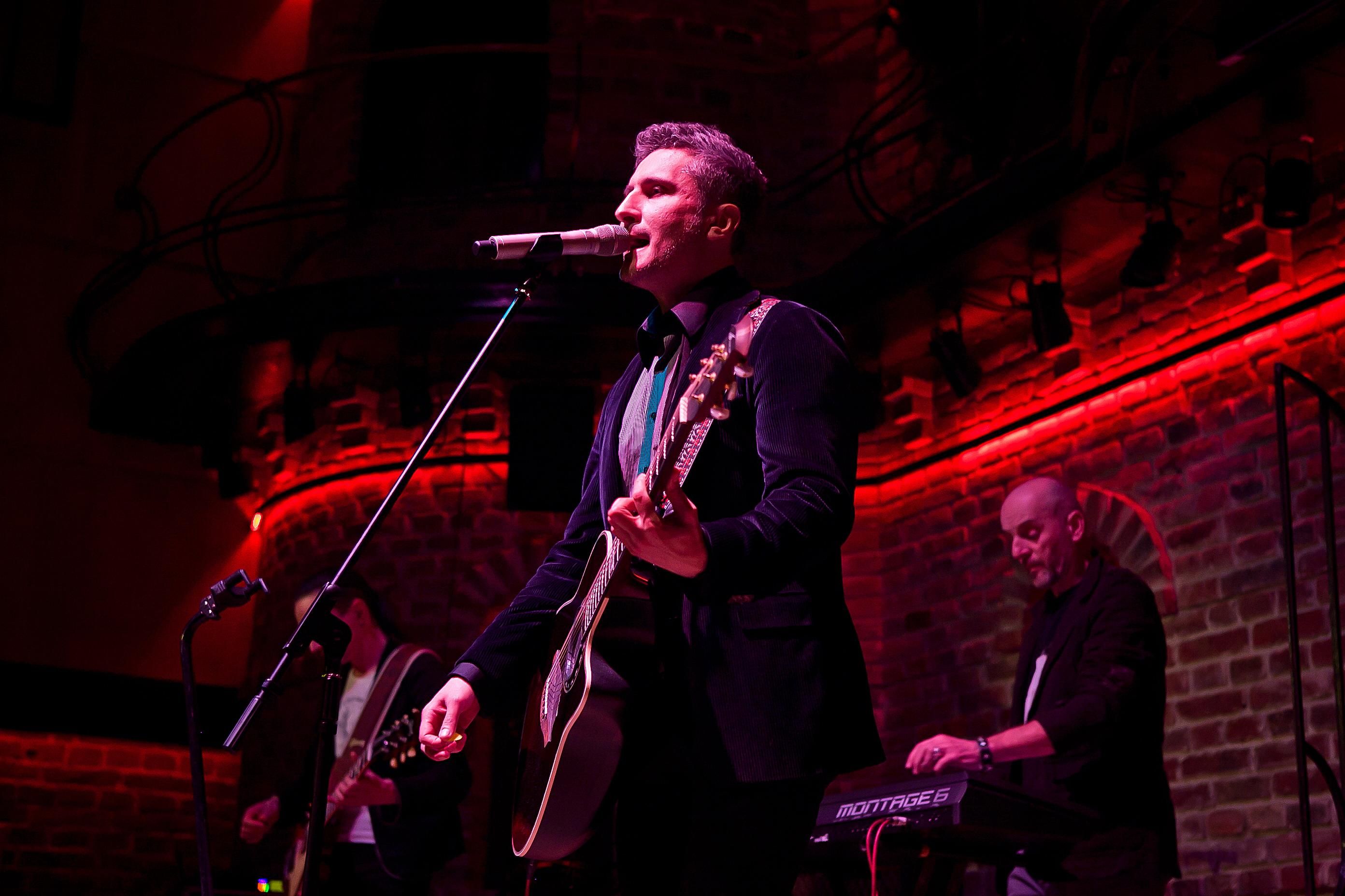 Справжнє кохання не потребує нічого у відповідь, – Віктор Винник в інтерв'ю до Дня закоханих - Новини шоу-бізнесу - Showbiz Справжнє кохання не потребує нічого у відповідь, – Віктор Винник в інтерв'ю до Дня закоханих - Новини шоу-бізнесу - Showbiz