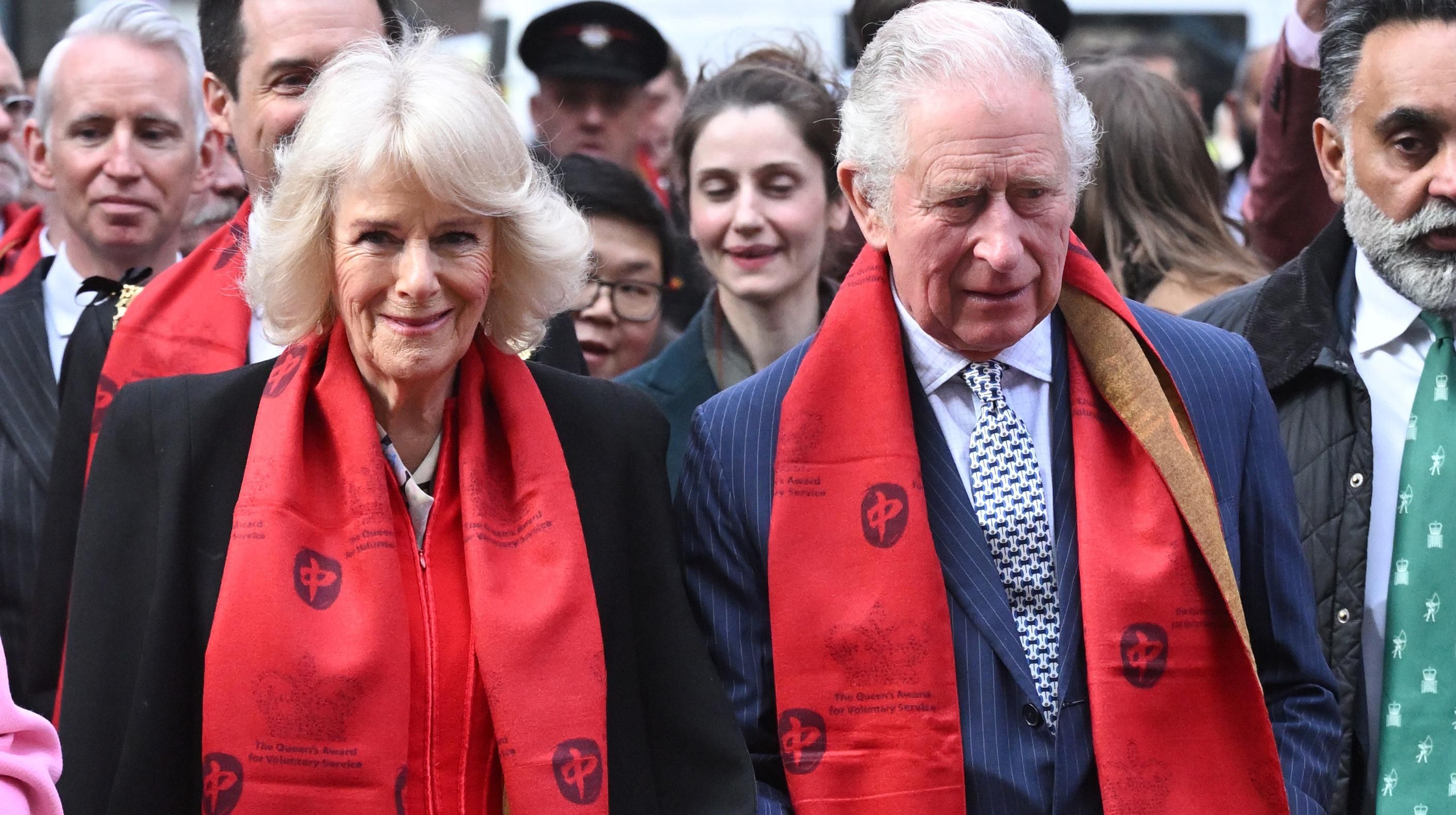 У Китайському кварталі Лондона: як принц Чарльз і Камілла зустріли Новий рік - Новини шоу-бізнесу - Showbiz У Китайському кварталі Лондона: як принц Чарльз і Камілла зустріли Новий рік - Новини шоу-бізнесу - Showbiz