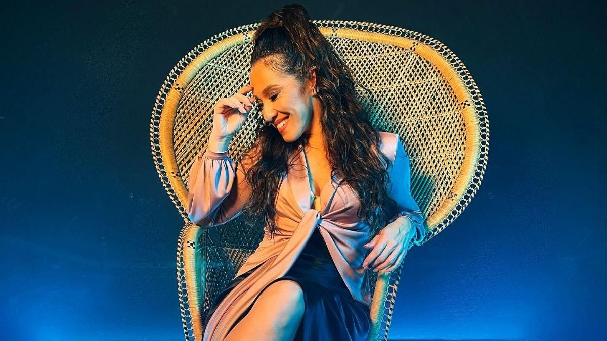 Історія сильної жінки: Наталка Карпа презентувала кліп на пісню "Чуєш, не йди" - Новини шоу-бізнесу - Showbiz Історія сильної жінки: Наталка Карпа презентувала кліп на пісню "Чуєш, не йди" - Новини шоу-бізнесу - Showbiz