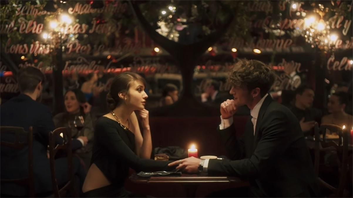 Закохана Jerry Heil втекла з побачення у новому кліпі "Пошта" - Новини шоу-бізнесу - Showbiz Закохана Jerry Heil втекла з побачення у новому кліпі "Пошта" - Новини шоу-бізнесу - Showbiz