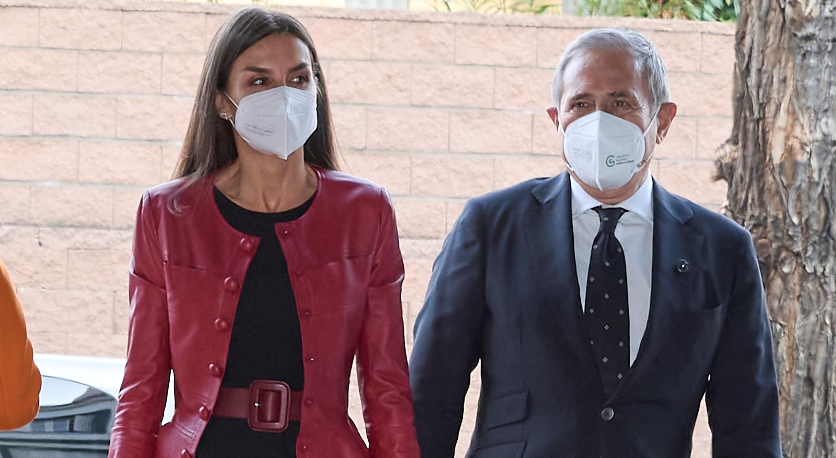 У шкіряному жакеті кольору бордо: королева Летиція здійснила ефектний світський вихід - Новини шоу-бізнесу - Showbiz У шкіряному жакеті кольору бордо: королева Летиція здійснила ефектний світський вихід - Новини шоу-бізнесу - Showbiz