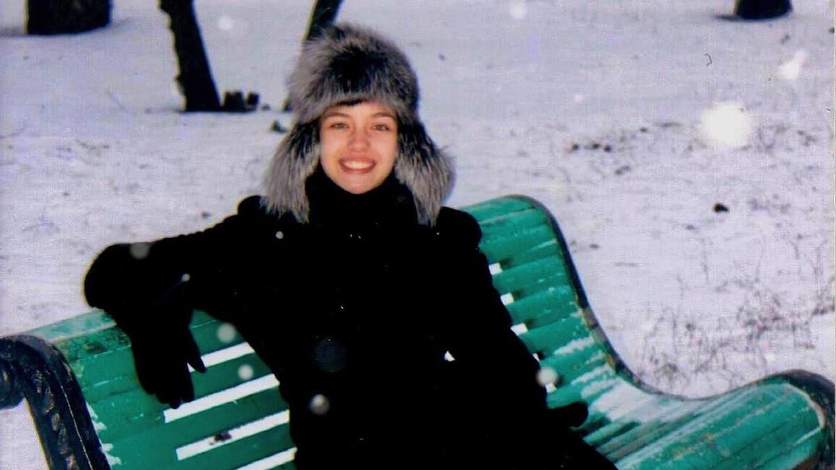 Жена Комарова показала, как выглядела в 17 лет: архивное фото в шапке-ушанке