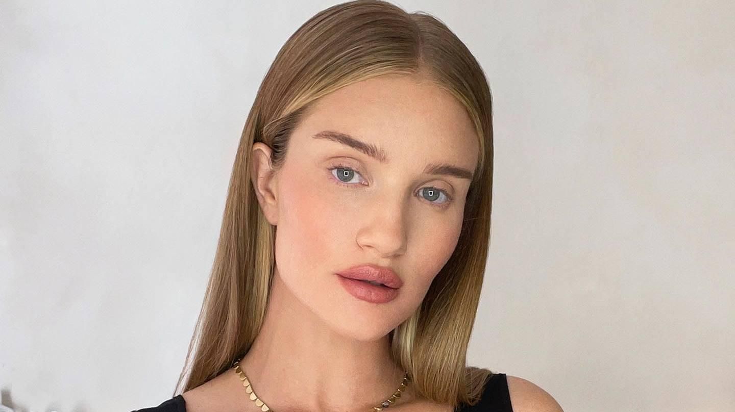 Рози Хантингтон-Уайтли рассекретила пол и имя второго ребенка: трогательный снимок Рози Хантингтон-Уайтли рассекретила пол и имя второго ребенка: трогательный снимок