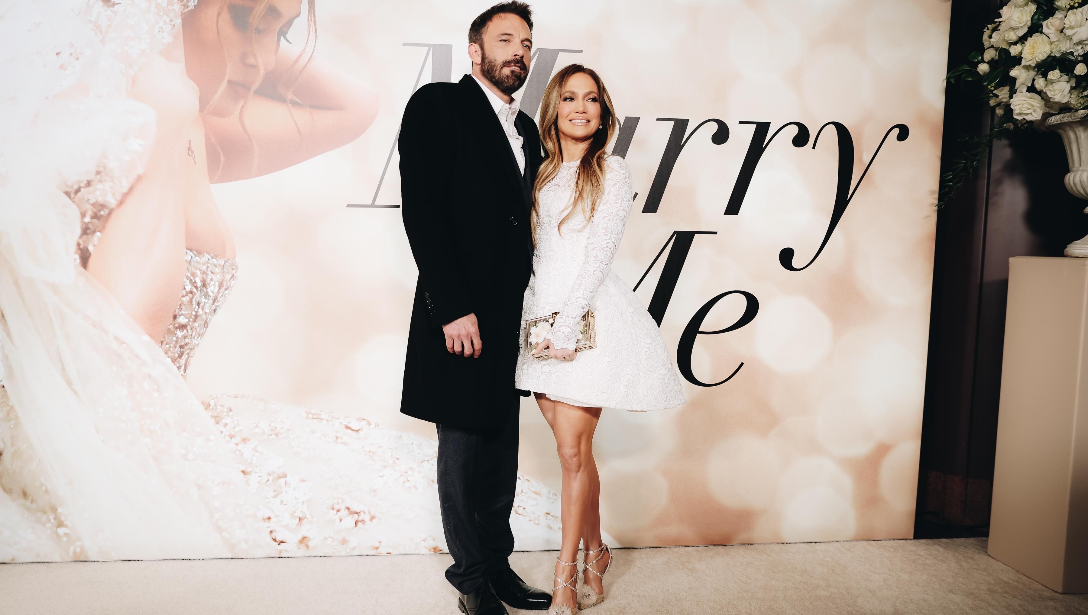 У білосніжній мінісукні: Дженніфер Лопес з'явилась у компанії Бена Аффлека на заході - Новини шоу-бізнесу - Showbiz У білосніжній мінісукні: Дженніфер Лопес з'явилась у компанії Бена Аффлека на заході - Новини шоу-бізнесу - Showbiz