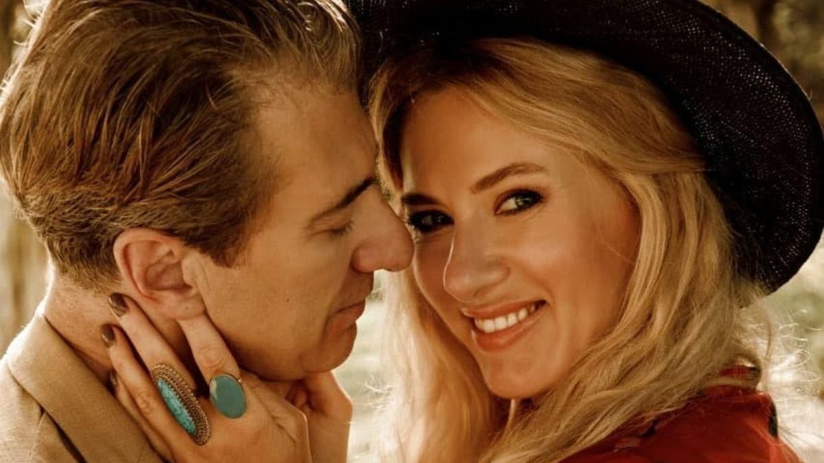 В нежных объятиях: Ольга Горбачева показала младшую дочь от Юрия Никитина В нежных объятиях: Ольга Горбачева показала младшую дочь от Юрия Никитина