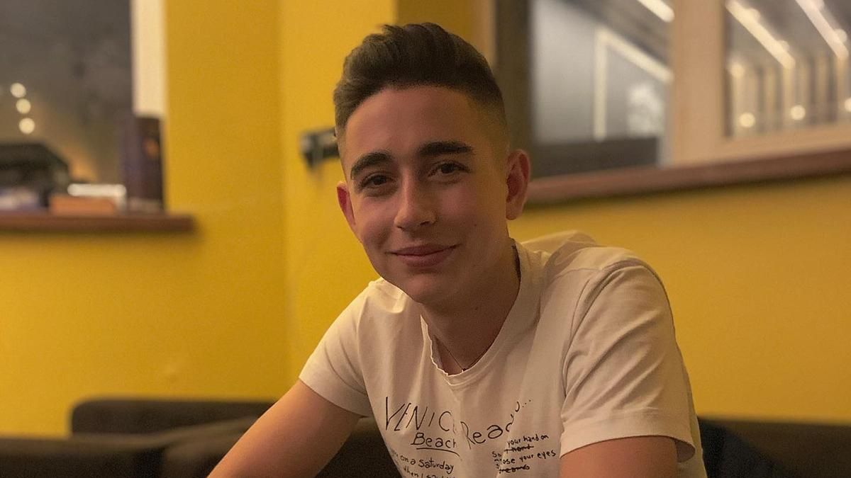 19-летний Роман Сасанчин продает квартиру в Киеве, которую выиграл на "Голосе" 19-летний Роман Сасанчин продает квартиру в Киеве, которую выиграл на "Голосе"