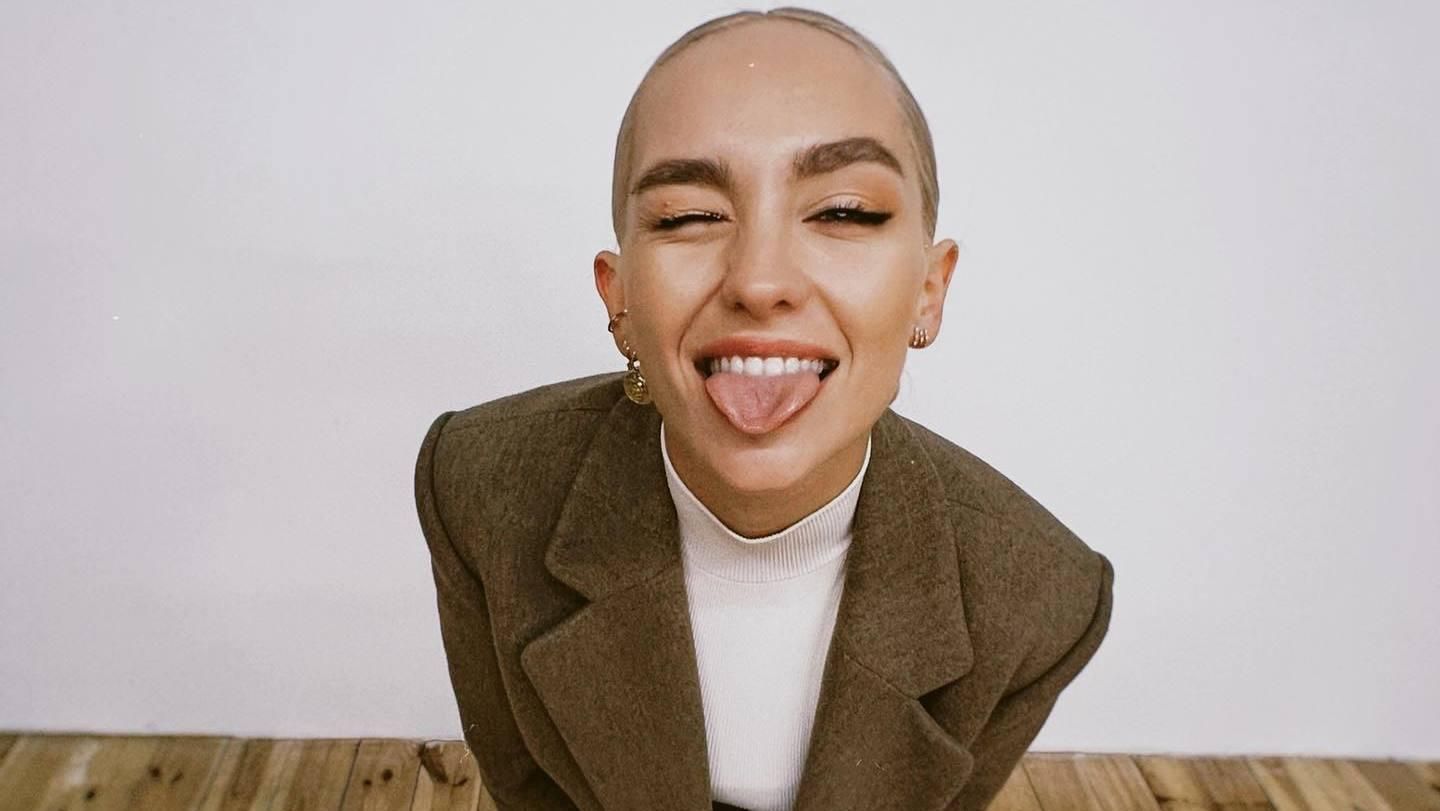 На языке жестов: финалистка Нацотбора ROXOLANA выпустила видео на песню Girlzzzz На языке жестов: финалистка Нацотбора ROXOLANA выпустила видео на песню Girlzzzz