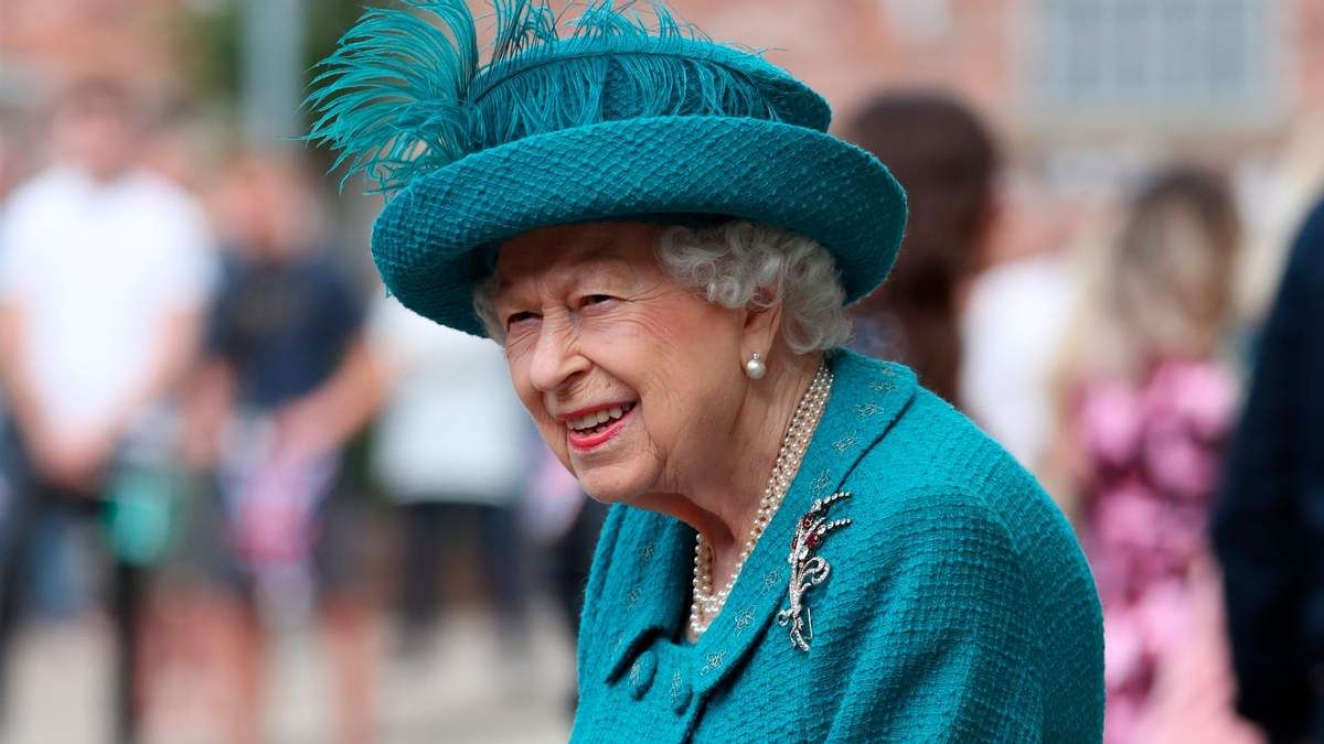 Єлизавета II нещодавно бачилась з хворим на COVID-19 принцом Чарльзом: чи є симптоми в королеви - Новини шоу-бізнесу - Showbiz