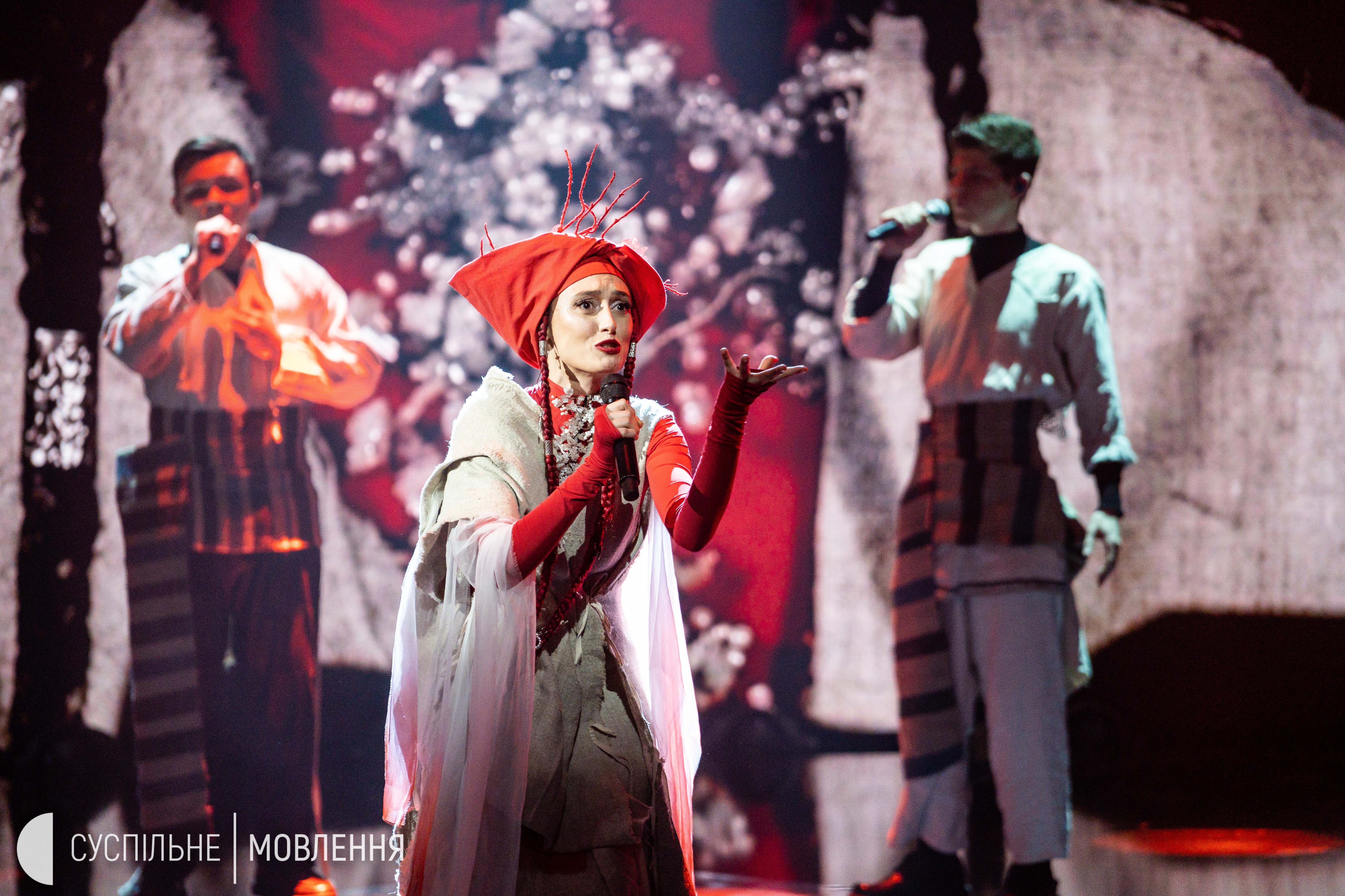 Alina Pash подделала справку от пограничников о поездке в Крым, – Стерненко Alina Pash подделала справку от пограничников о поездке в Крым, – Стерненко