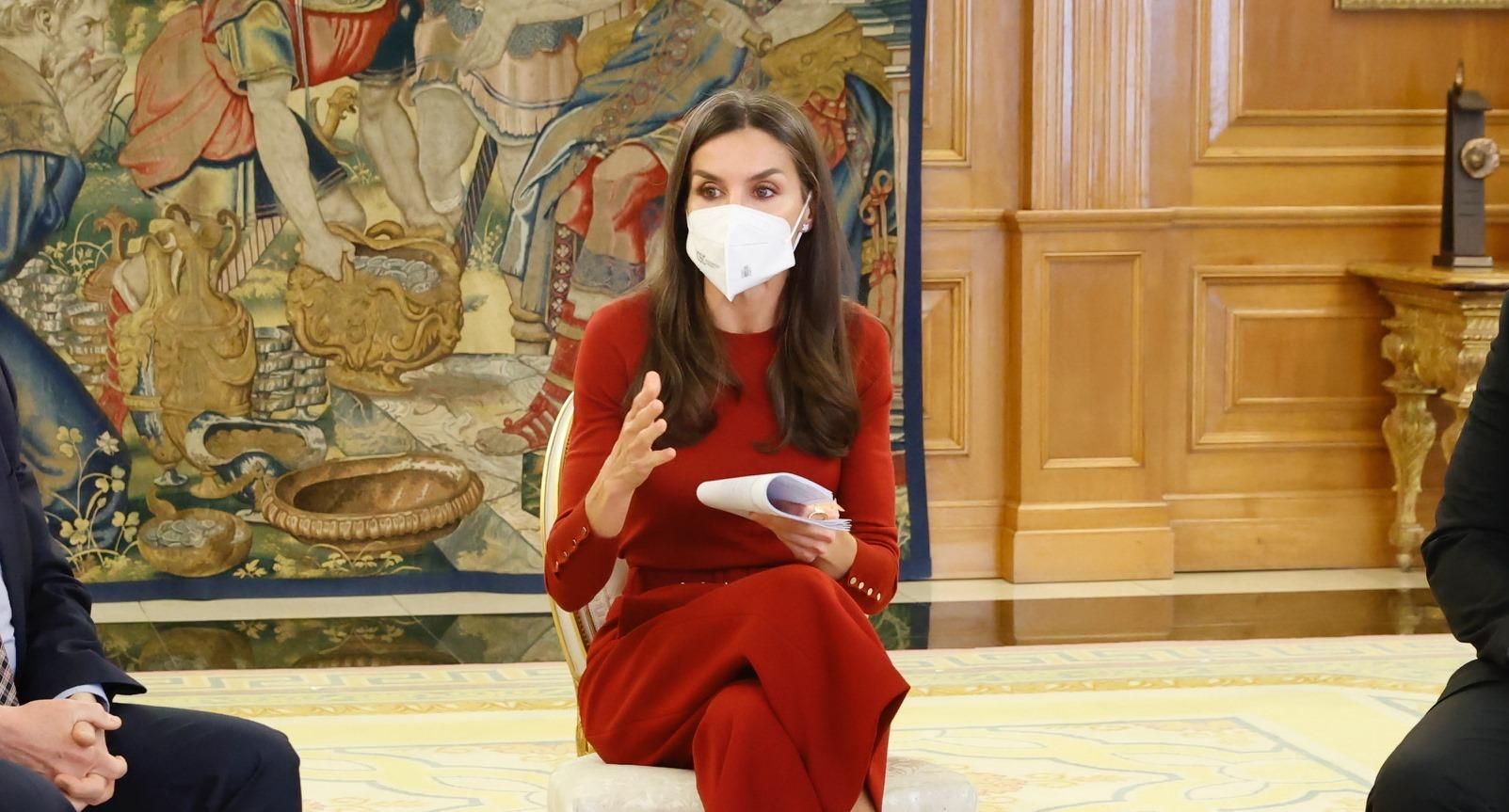 Летиція вийшла у світ у червоному костюмі: стильний образ королеви - Новини шоу-бізнесу - Showbiz Летиція вийшла у світ у червоному костюмі: стильний образ королеви - Новини шоу-бізнесу - Showbiz