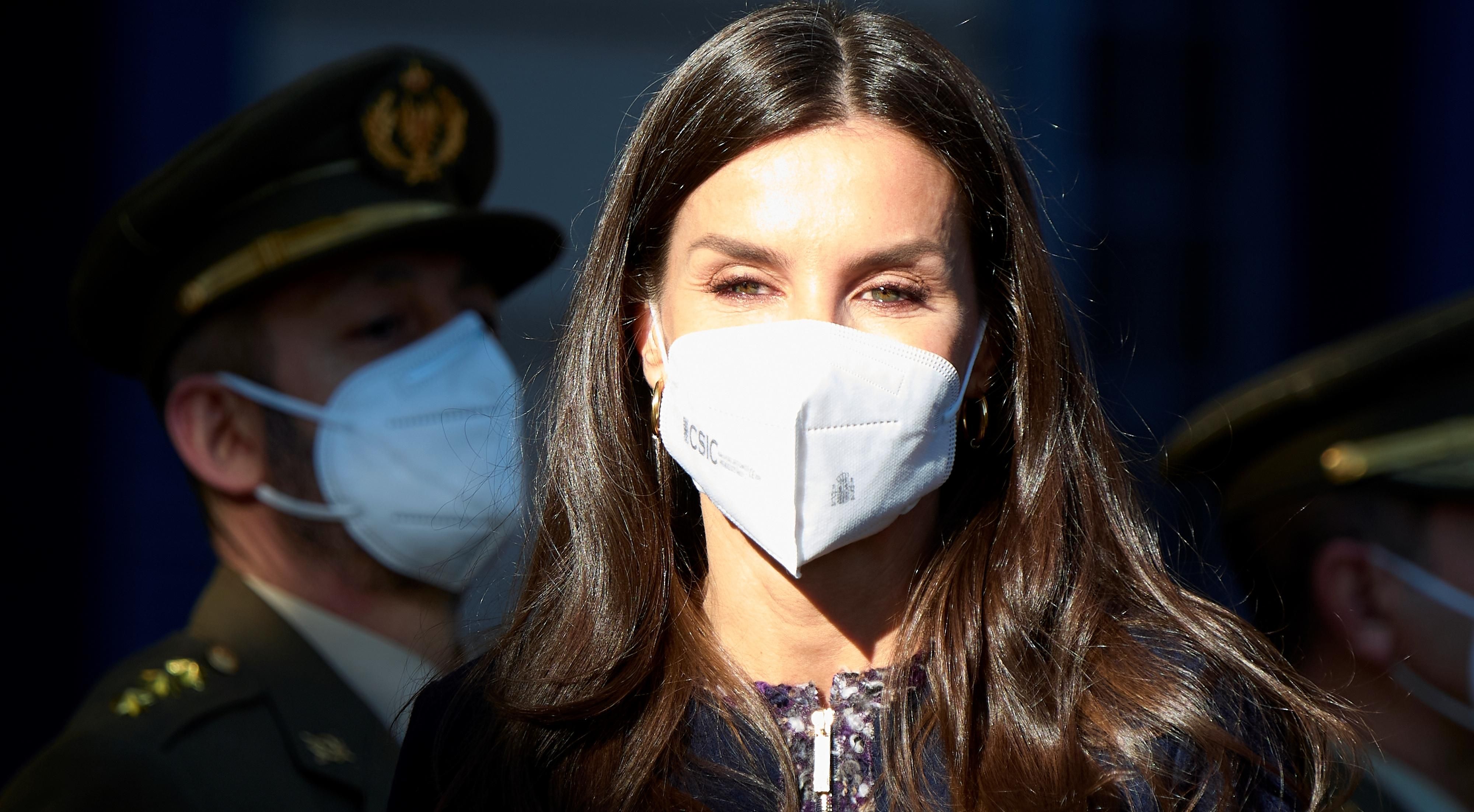 Летиція здійснила світський вихід у пальто та шкіряних штанах: фото образу королеви - Новини шоу-бізнесу - Showbiz Летиція здійснила світський вихід у пальто та шкіряних штанах: фото образу королеви - Новини шоу-бізнесу - Showbiz