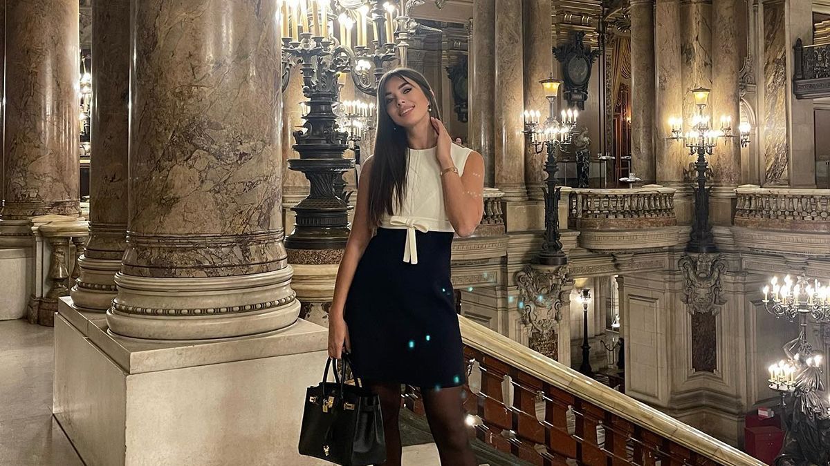 Анна Неплях сходила на свидание в мини-платье от Louis Vuitton за 80 тысяч гривен