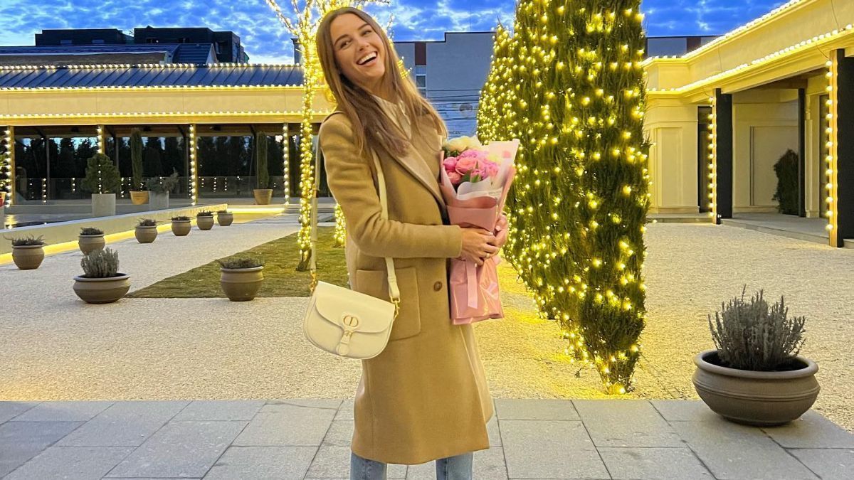 Елегантний весняний образ Христини Решетник у коричневому пальті: атмосферні фото - Showbiz Елегантний весняний образ Христини Решетник у коричневому пальті: атмосферні фото - Showbiz