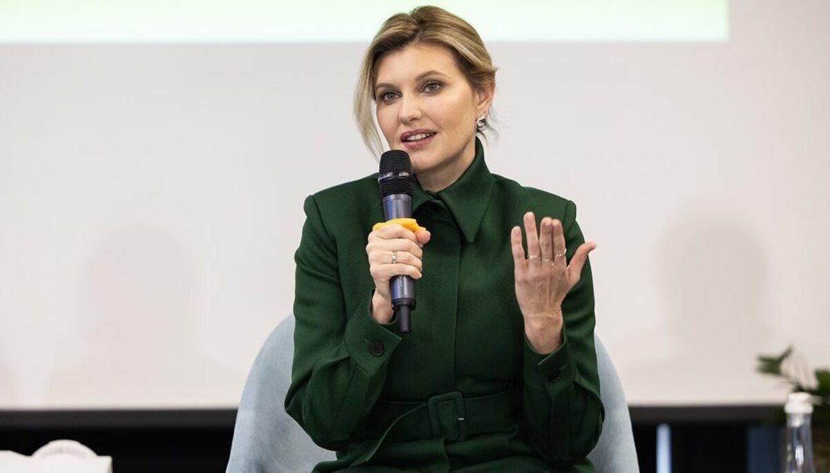 Елена Зеленская побывала на мероприятии в изумрудном костюме: фото элегантного образа Елена Зеленская побывала на мероприятии в изумрудном костюме: фото элегантного образа