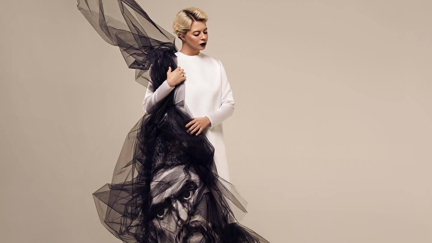 У сукні з портретом Тараса Шевченка: ONUKA ефектно позувала для листівки до Дня рідної мови - Showbiz У сукні з портретом Тараса Шевченка: ONUKA ефектно позувала для листівки до Дня рідної мови - Showbiz