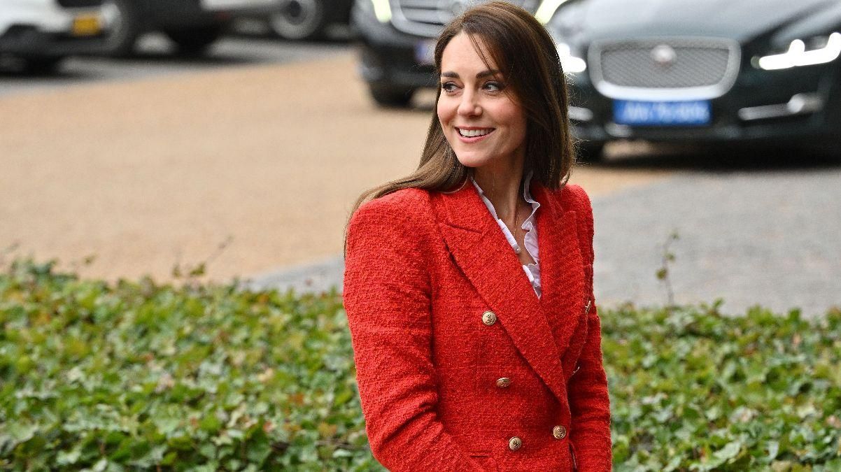 У червоному жакеті від Zara: Кейт Міддлтон приголомшила яскравим образом - Showbiz У червоному жакеті від Zara: Кейт Міддлтон приголомшила яскравим образом - Showbiz