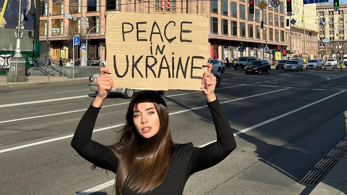 "Міс Україна Всесвіт" Анна Неплях промовисто закликала до миру: фото з центру Києва - Showbiz "Міс Україна Всесвіт" Анна Неплях промовисто закликала до миру: фото з центру Києва - Showbiz