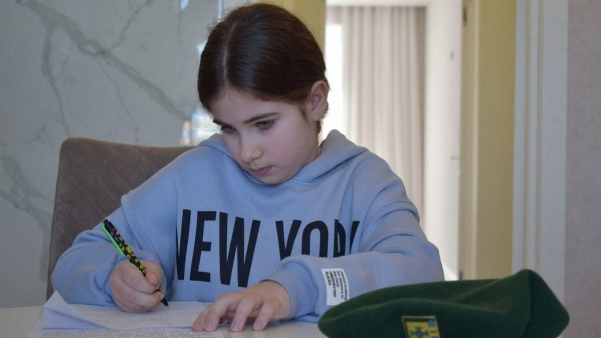 Скажите Путину, чтобы забрал танки и своих солдат, – дочь военного написала письмо королеве Скажите Путину, чтобы забрал танки и своих солдат, – дочь военного написала письмо королеве