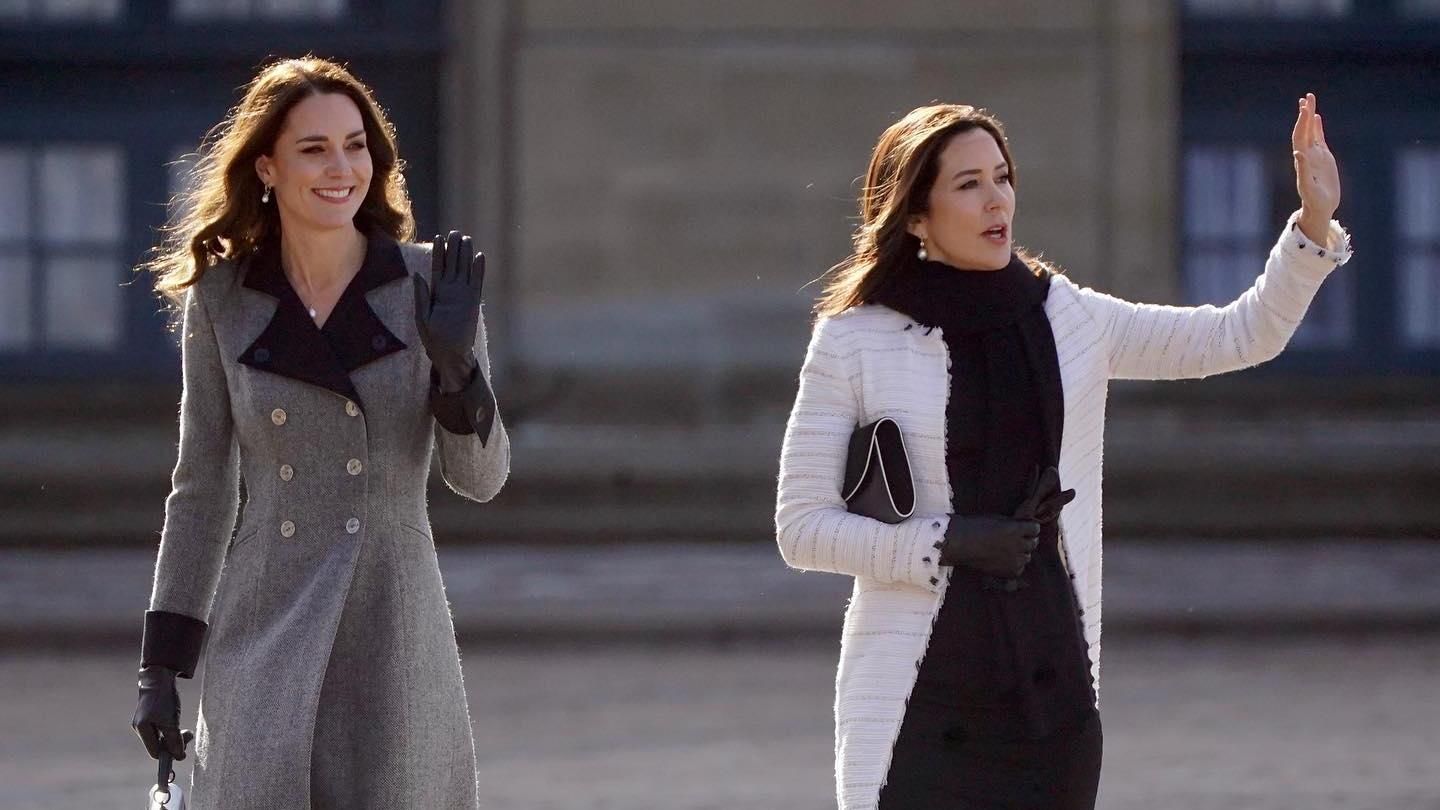 Королеви стилю: Кейт Міддлтон і принцеса Мері зустрілись у бездоганних образах в Данії - Showbiz Королеви стилю: Кейт Міддлтон і принцеса Мері зустрілись у бездоганних образах в Данії - Showbiz