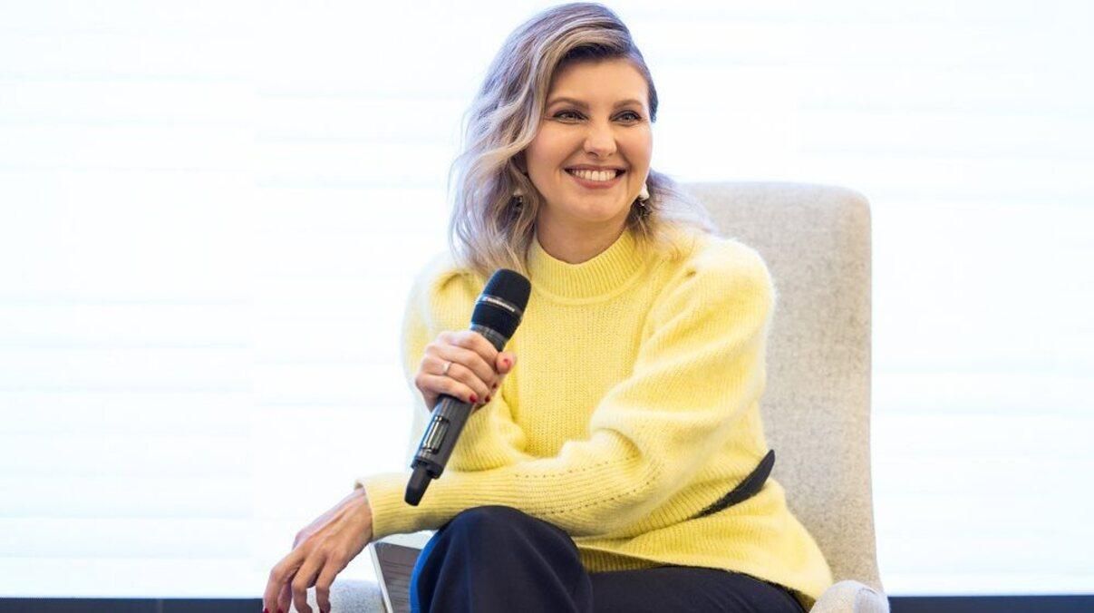 У жовтій блузці й спідниці: Олена Зеленська в елегантному образі позувала на кухні - Showbiz У жовтій блузці й спідниці: Олена Зеленська в елегантному образі позувала на кухні - Showbiz