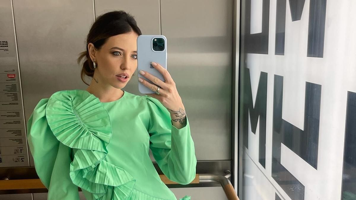 Надя Дорофєєва зі сльозами зізналась, що робить після обстрілів Києва - Showbiz Надя Дорофєєва зі сльозами зізналась, що робить після обстрілів Києва - Showbiz