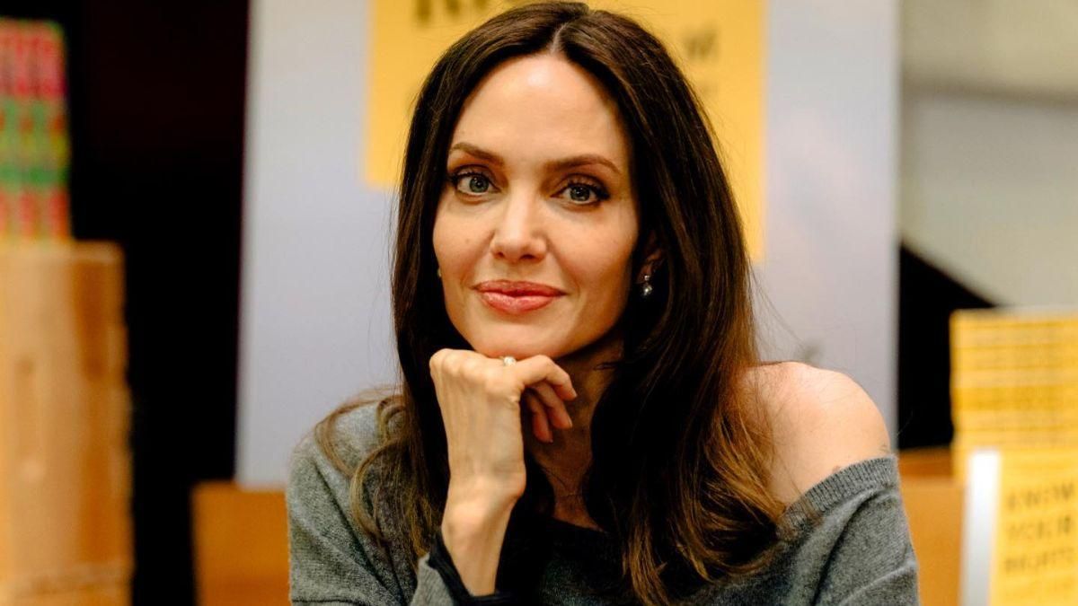 Анджелина Джоли поддержала наше государство: "Молюсь за людей в Украине"